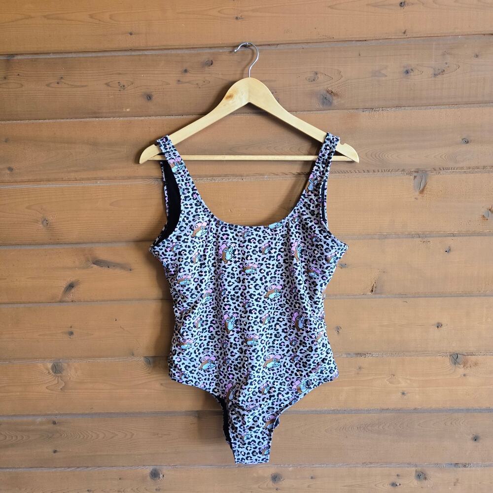 Buc-ee's Leopard One Piece Swimsuit Medium Scoop Neck Preppy Beach Coastal Swim